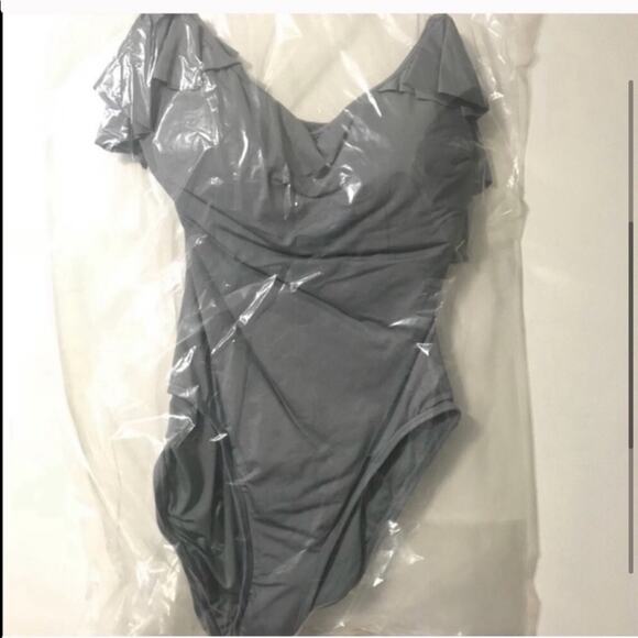 VINCE CAMUTO Ruffle Bandeau One Piece Convertible Swimsuit - Picture 3 of 4